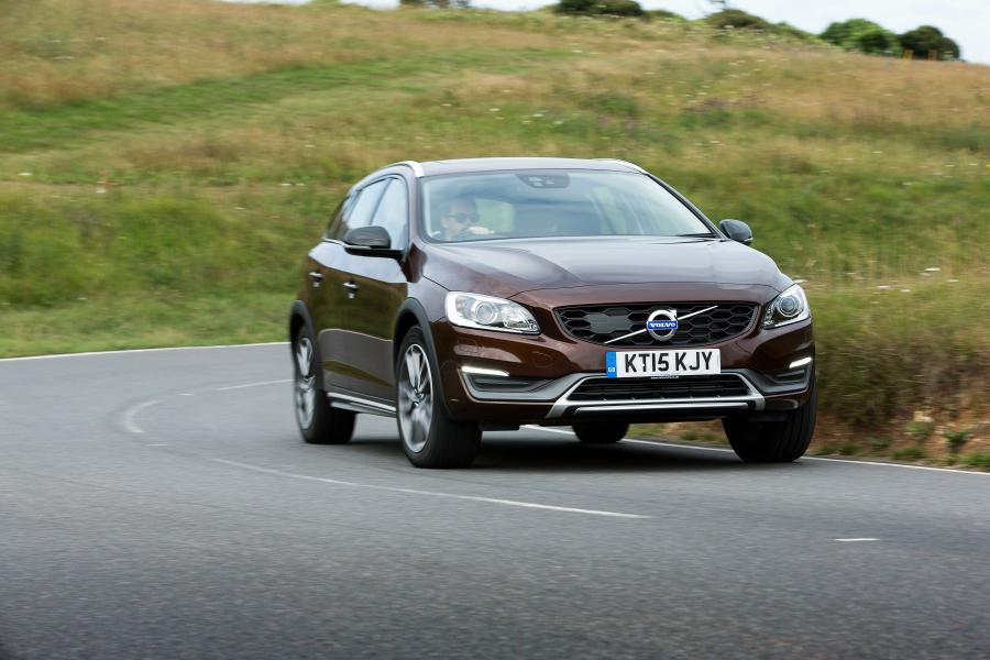  Volvo V60 D3 Cross Country 2015 года  (UK) (фото 19 из 22)